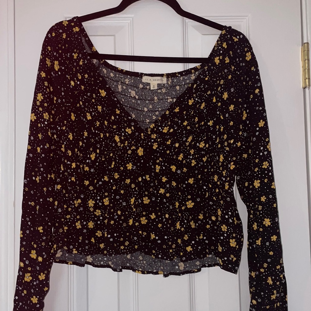 L.A. Hearts Floral Flowy Shirt, Black and Gold, size: M